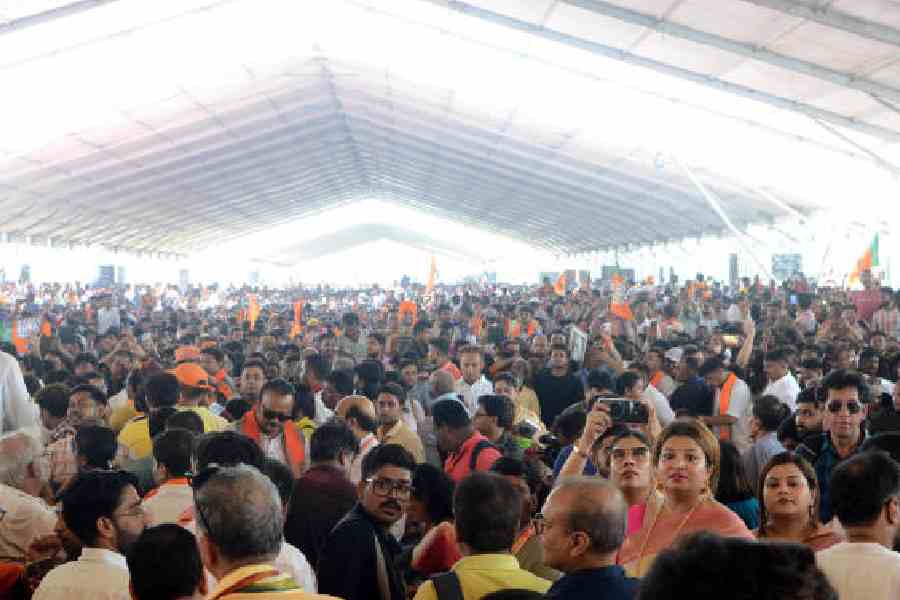 The crowd at the swearing-in. Picture by Sanat Kr Sinha