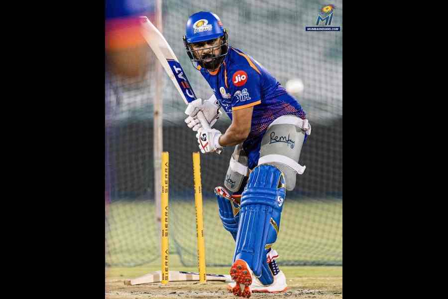 Rohit Sharma prepares to face RCB in Raipuron Sunday.