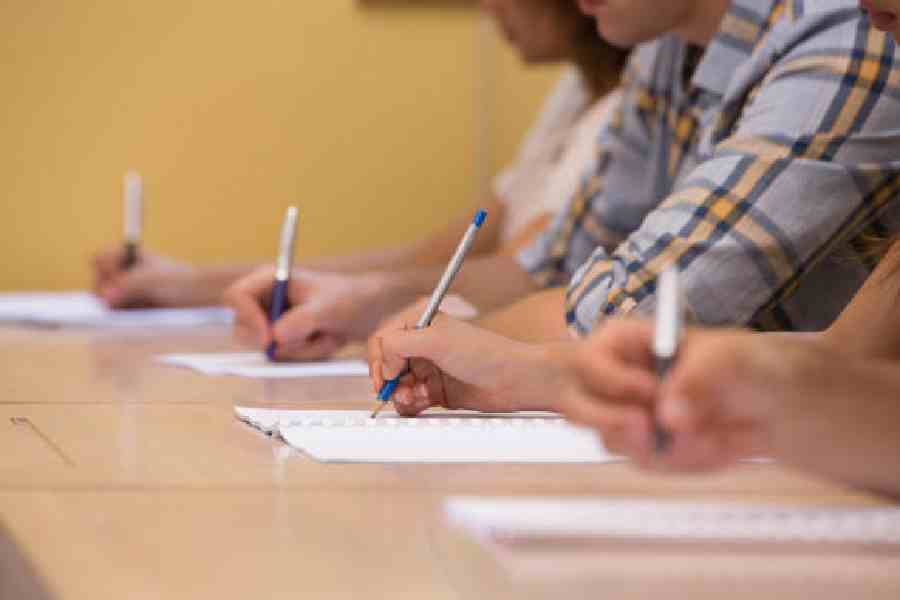 US schools want students to write with pen and paper istock.com/wavebreak