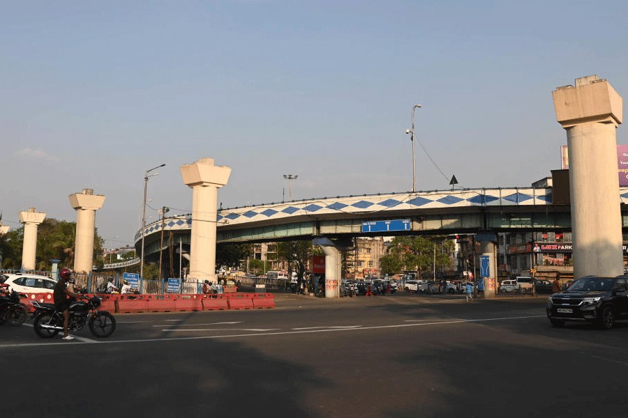 Metro rail construction sight at Chingrighata crossing on E M Bypass.