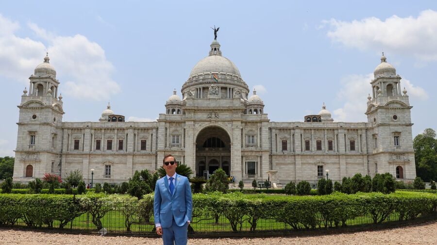 Sergio Gor, US Ambassador to India and Special Envoy to South and Central Asia, in Kolkata on Wednesday for the first time since assuming office. During his short visit to the City of Joy, the ambassador visited the Missionaries of Charity and Victoria Memorial Hall.