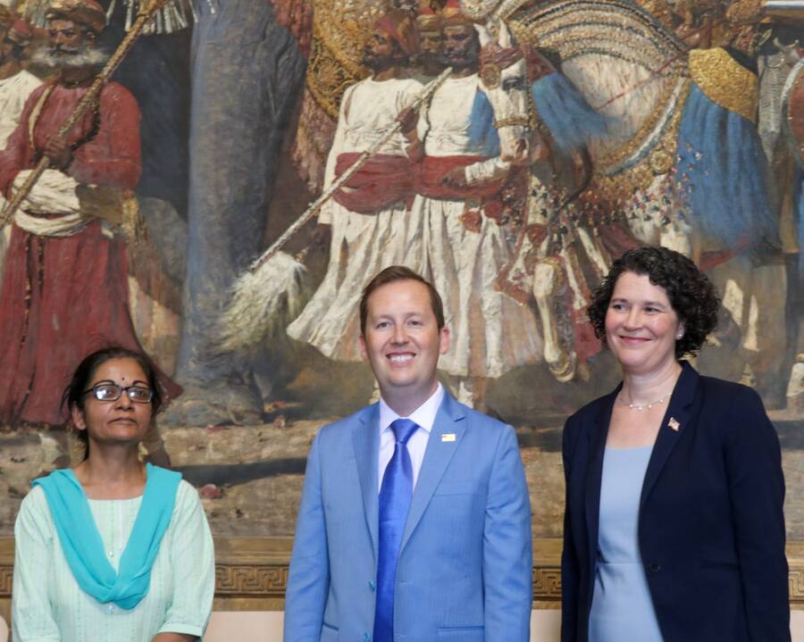 Later in the day, along with  Kathy Giles-Diaz, US Consul General in Kolkata, Gor visited Victoria Memorial Hall. The delegation explored the museum galleries.