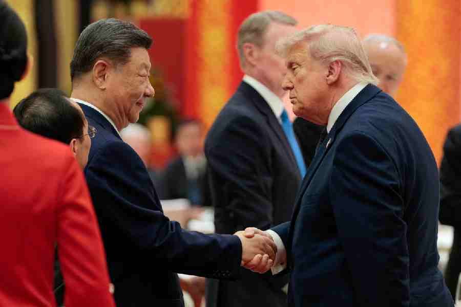 New attacks hit ships near Hormuz as Donald Trump discusses Iran war with China's President Xi Jinping