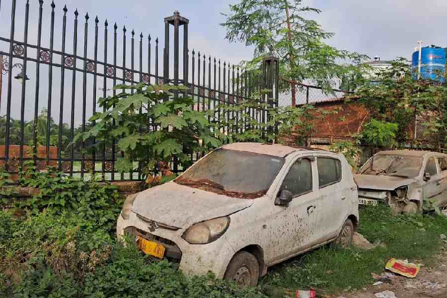The ground which once hosted the Bangur book fair has now become a dumpyard for garbage and deserted cars