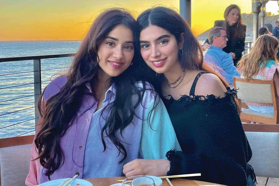 Janhvi Kapoor and Khushi Kapoor