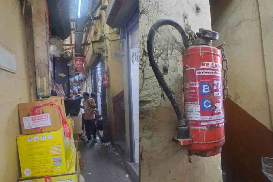 Mehta Building, (right) fire extinguisher
