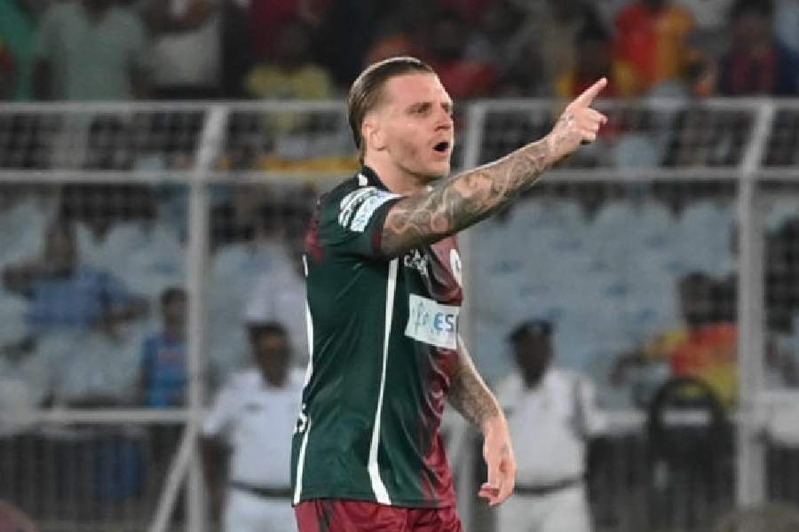 Jason Cummings of Mohun Bagan Super Giant celebrates after scoring the equaliser against East Bengal during the ISL-12 derby clash at the Salt Lake Stadium on Sunday. 