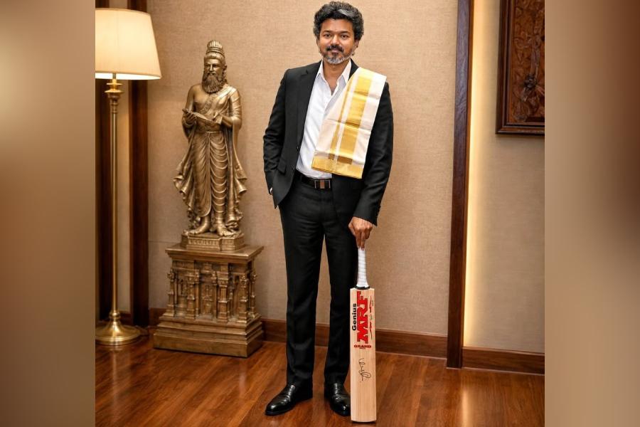 Actor-politician Vijay flaunts cricket bat autographed by Virat Kohli