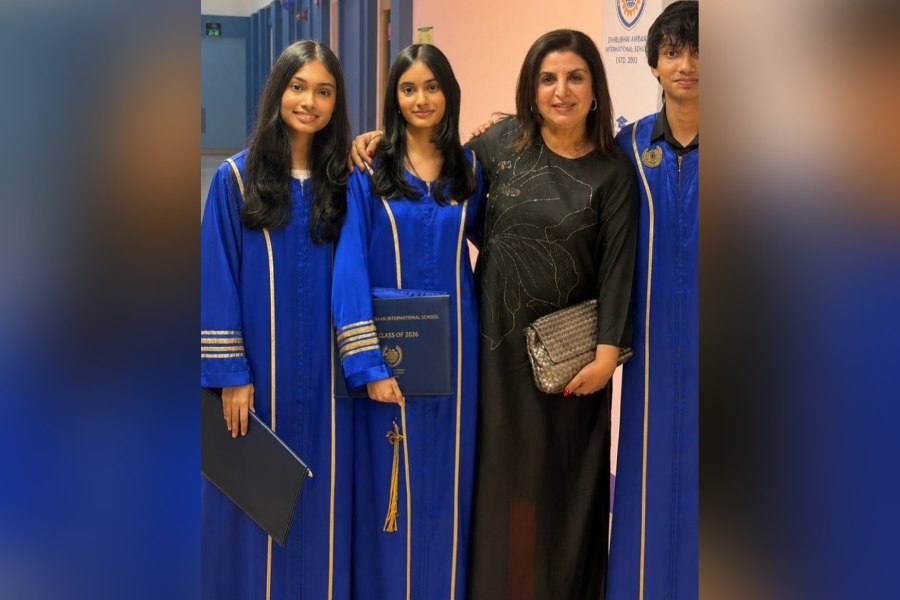 Farah Khan with her children, Diva, Anya and Czar