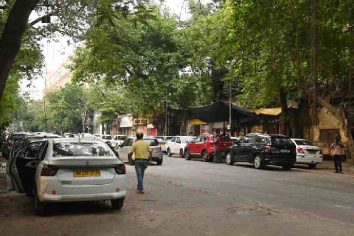 Parking on Russel Street