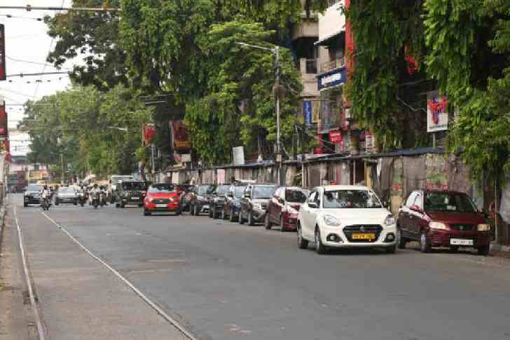 Parking on Rash Behari Avenue