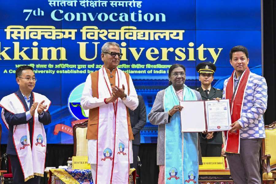 Droupadi Murmu and PS Tamang (left) during the seventh convocation ceremony of Sikkim University in Gangtok on Wednesday.
