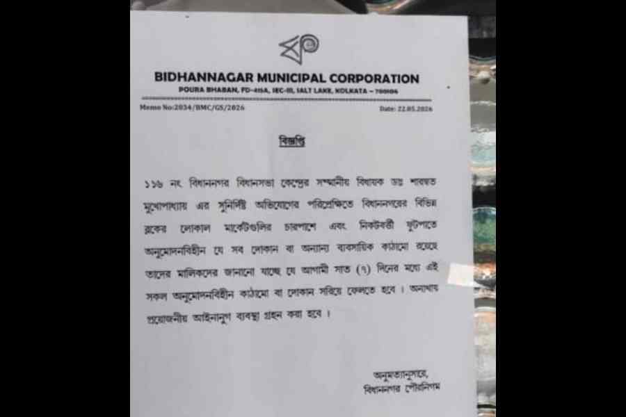 The notice, dated May 22, ordering unauthorised stalls to be  removed in seven days. 