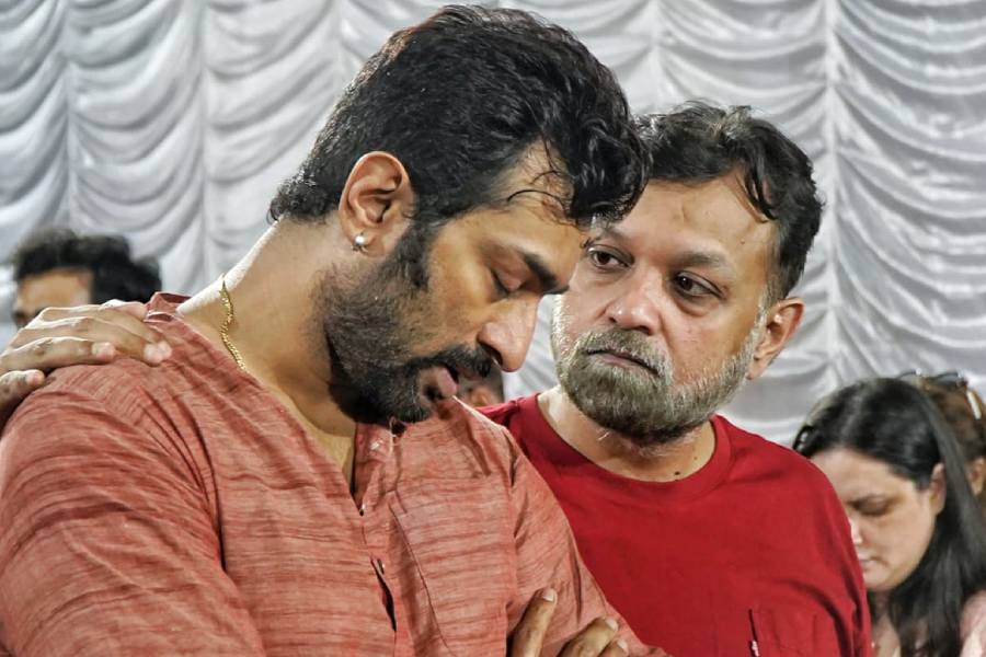 Mukherji consoles actor Jeetu Kamal at New Theatre Studio. 