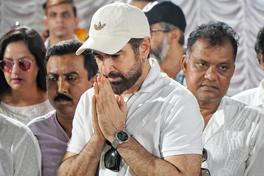Jeet at Anik Dutta's funeral