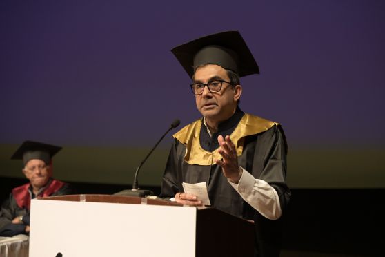 His gracious presence further strengthened the distinguished tradition of eminent leaders addressing Praxis graduates at Convocation ceremonies. 