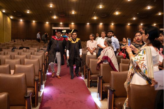 The proceedings commenced with the customary academic procession, followed by opening remarks from Kamlesh Sajnani, Chairman of the Board of Governors. Addressing the graduating students, he reminded them that careers are built patiently over time and urged them to value learning in the early years of professional life. He stressed that growth comes not merely from completing tasks, but from solving problems, taking ownership and developing sound judgement through experience. 