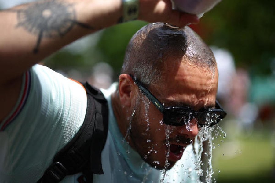 A spectator tries to cool off at Roland Garros on Friday.