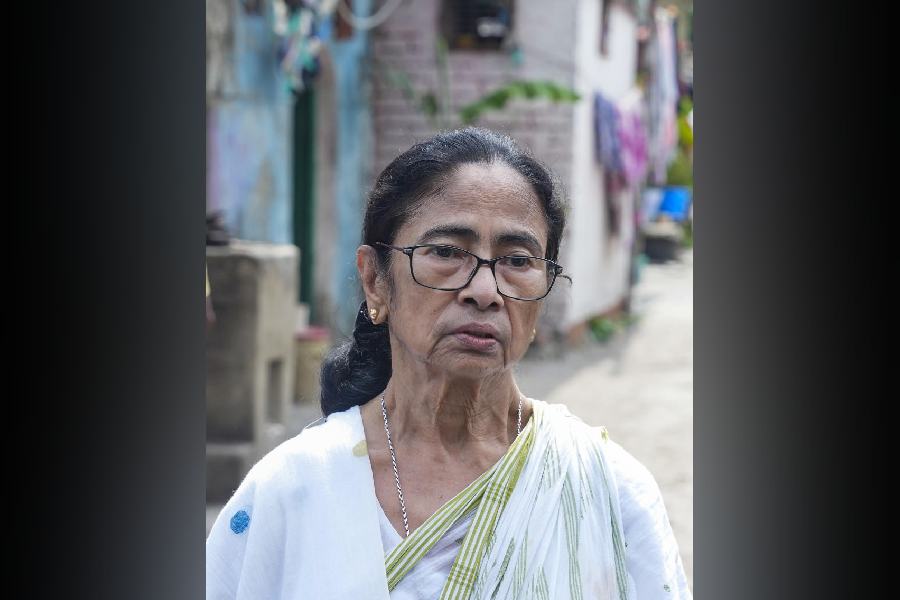 TMC supremo Mamata Banerjee walks towards the residence of party MP Kalyan Banerjee, at Kalighat in Kolkata, Sunday, May 31, 2026.