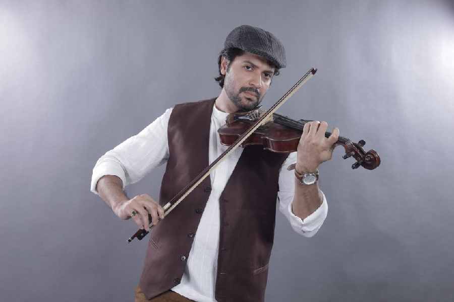 Arindam Sil Reimagines Sherlock Holmes In Contemporary Calcutta