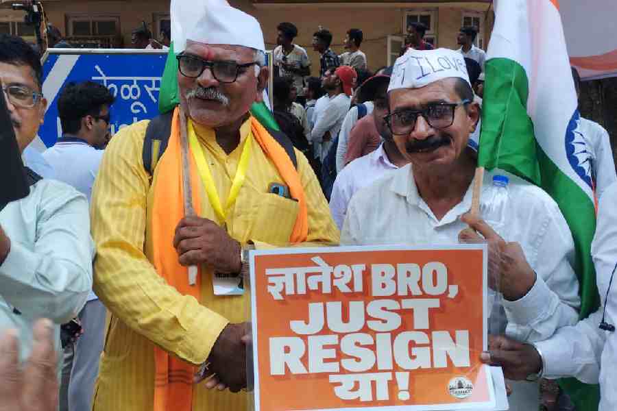 Memes and Music Fuel Mumbai Protest Seeking CEC Resignation