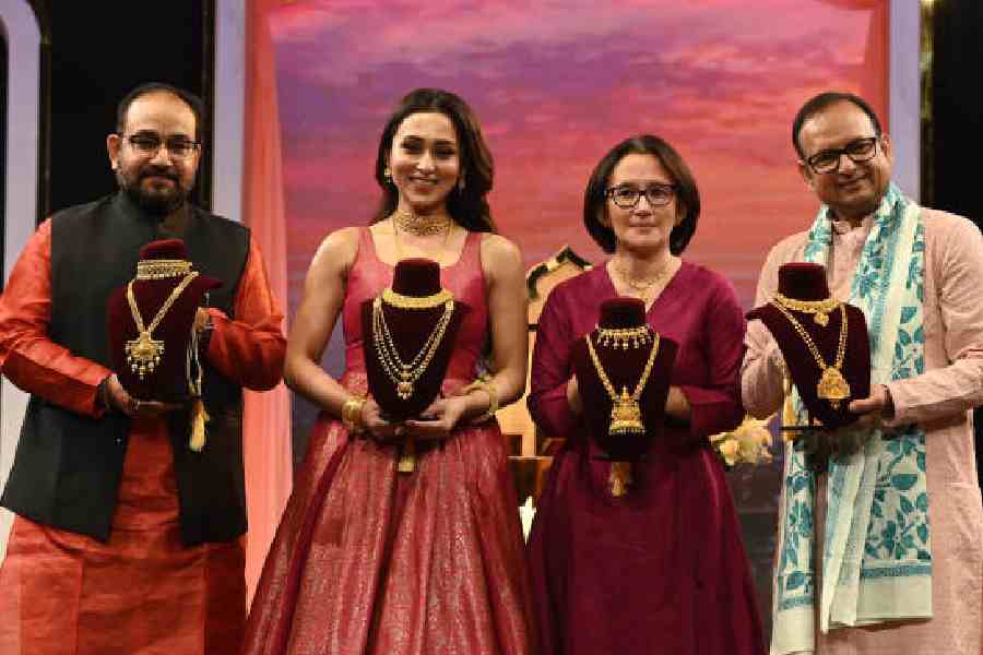 Tanishq Launches Aagomon, Celebrating Bengali Women and Heritage