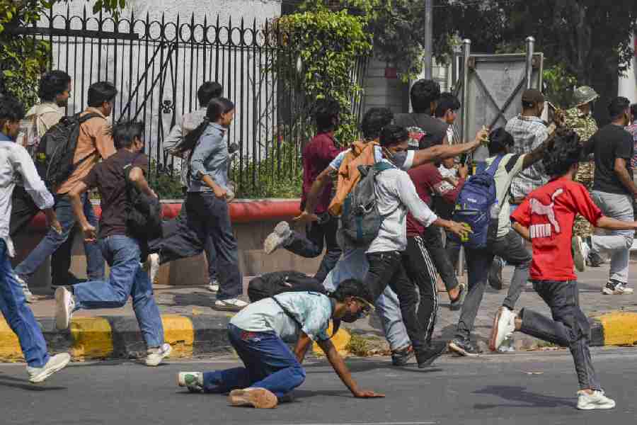 'Arrest us all': Rahul Gandhi dares PM Modi as Opposition cries 'dictatorship' over Delhi crackdown