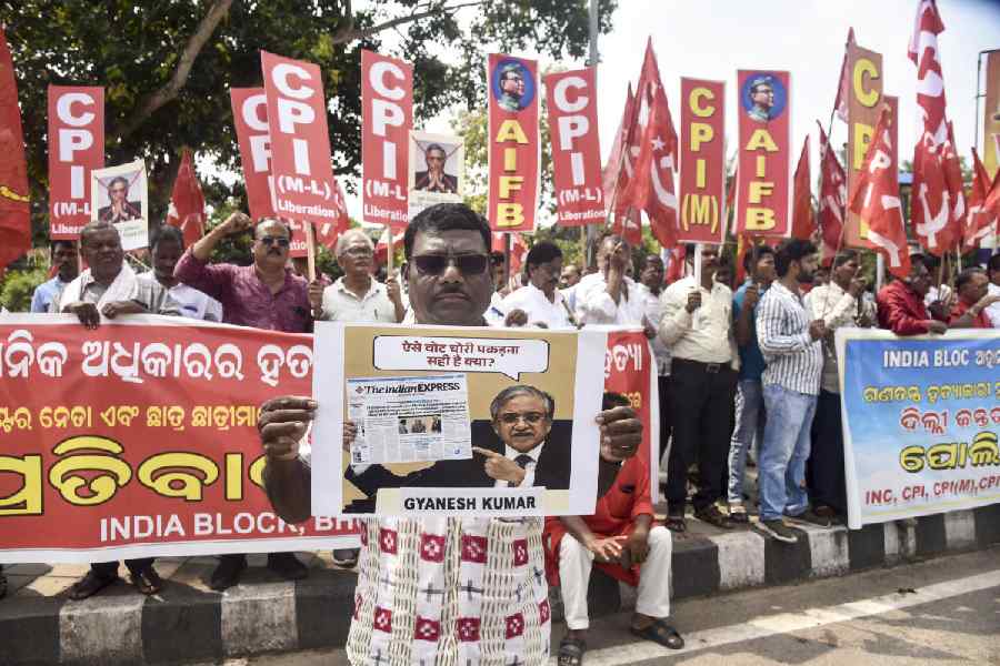 INDIA solidarity march in Odisha targets Gyanesh Kumar amid Delhi protest crackdown