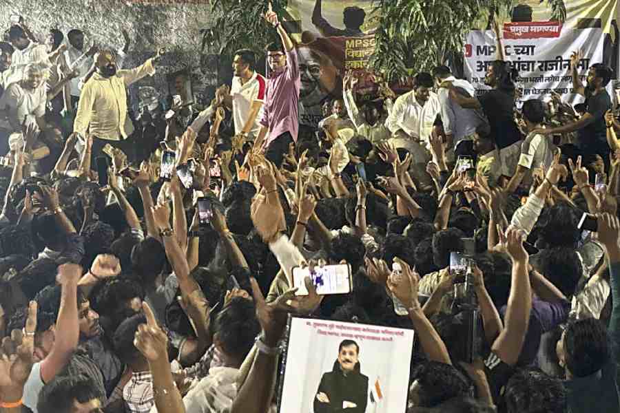 Photo: Telegraph India MPSC aspirants end agitation after Tukaram Mundhe is appointed panel secretary