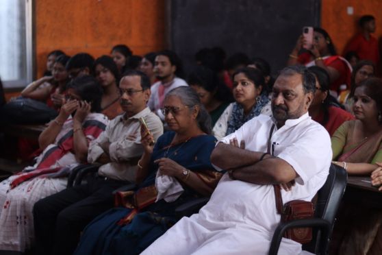 The event began with the collective rendition of Vande Mataram, setting a patriotic tone for the celebrations. A felicitation ceremony followed, recognising the importance of honouring teachers while welcoming the arrival of Goddess Durga. Sreeparna Datta then presented a Guru Vandana, paying tribute to the faculty and marking the beginning of the cultural programme.