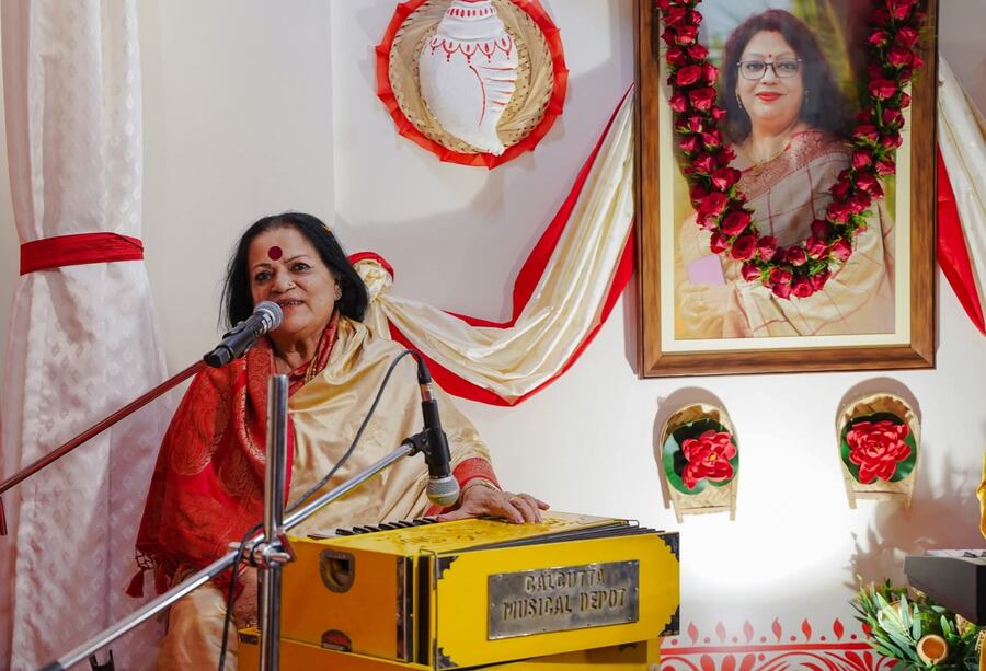 Haimanti Shukla performing at Durgabari on Panchami