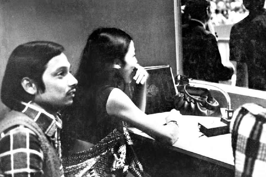 Ratna Sen and Biswanath Das anchor a show on World Table Tennis Day