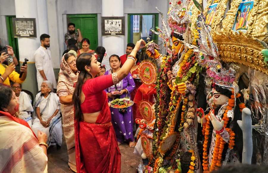 At Chhatu Babu Latu Babu Thakur Bari, they brought the idol down from the thakurdalan to perform boron. 