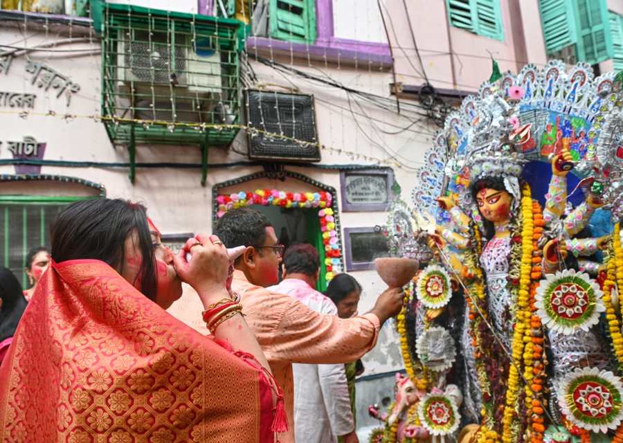 Not just puja committees, but several bonedi baris immersed their idols on Wednesday afternoon. 