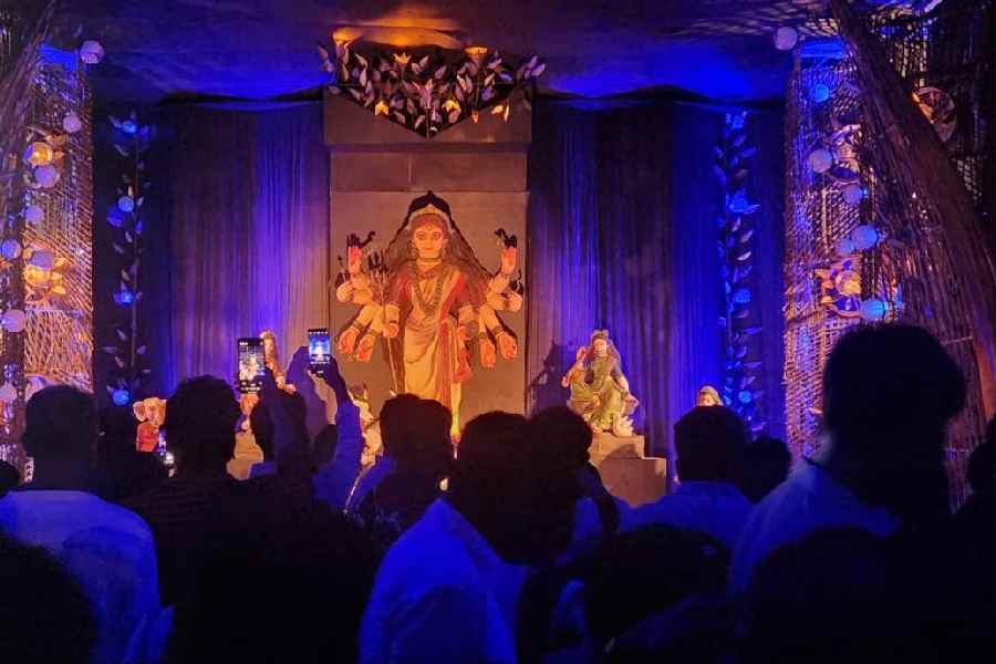 Pandal-hoppers throng to see the idol in AE (Part 2)