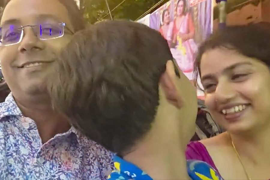 What happiness looks like': Kolkata man's Durga Puja video with wife and child wins hearts online