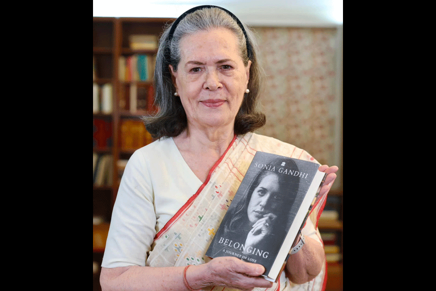 Photo: Telegraph India Sonia Gandhi Recalls First Meeting with Rajiv Gandhi Ahead of Memoir Launch