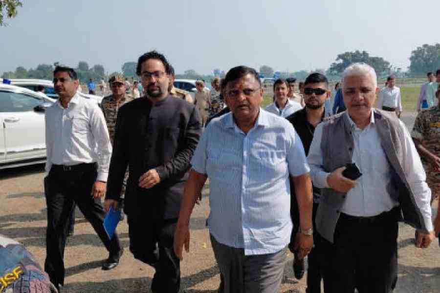 Flood scan: Chief secretary Manoj Agarwal inspects Malda ahead of Delhi meet on permanent solution