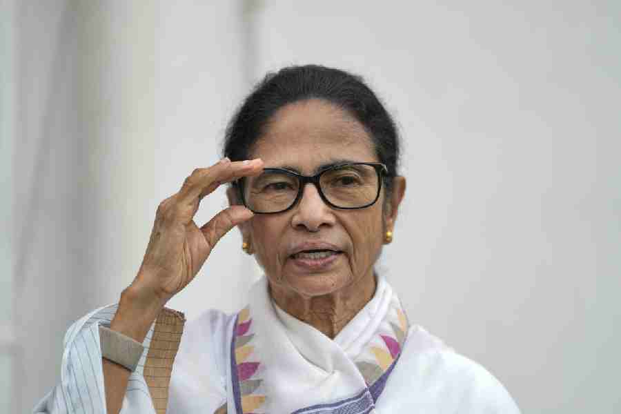 Supreme Court gives rival TMC factions 20 days to submit documents in name, symbol dispute