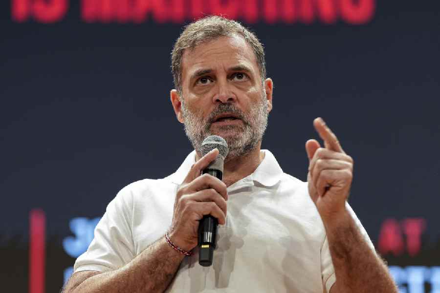 Sitharaman Hits Back at Rahul Gandhi Over IDBI Bank Privatization Row