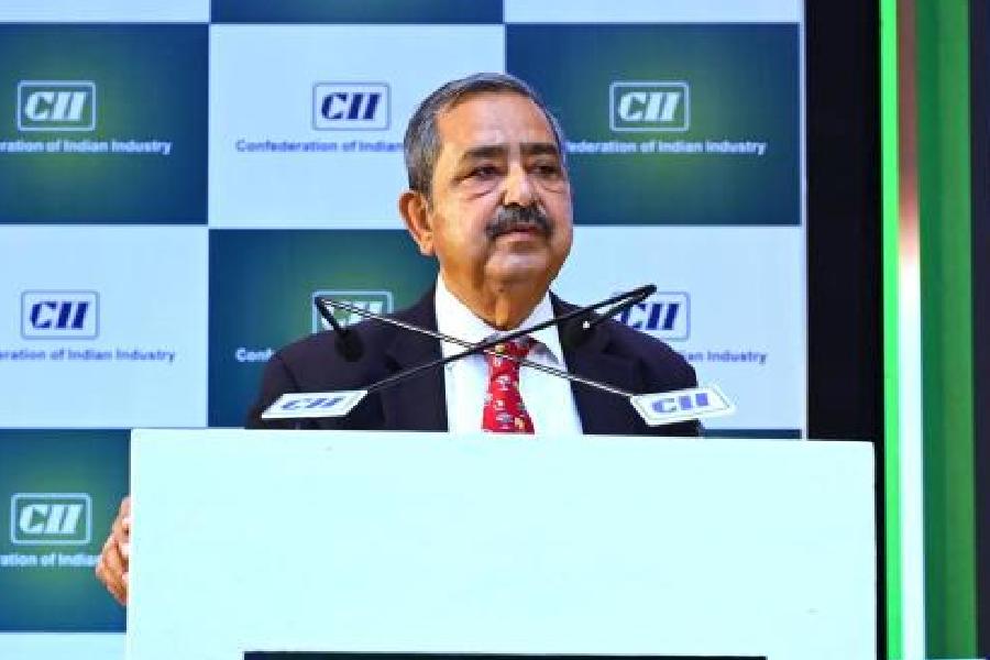 Ashok Lahiri's advice on ways to boost Bengal industry: Large factories, port, park