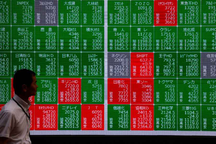 Global bond yields hit new highs as oil surge fuels inflation fears, stocks slide worldwide