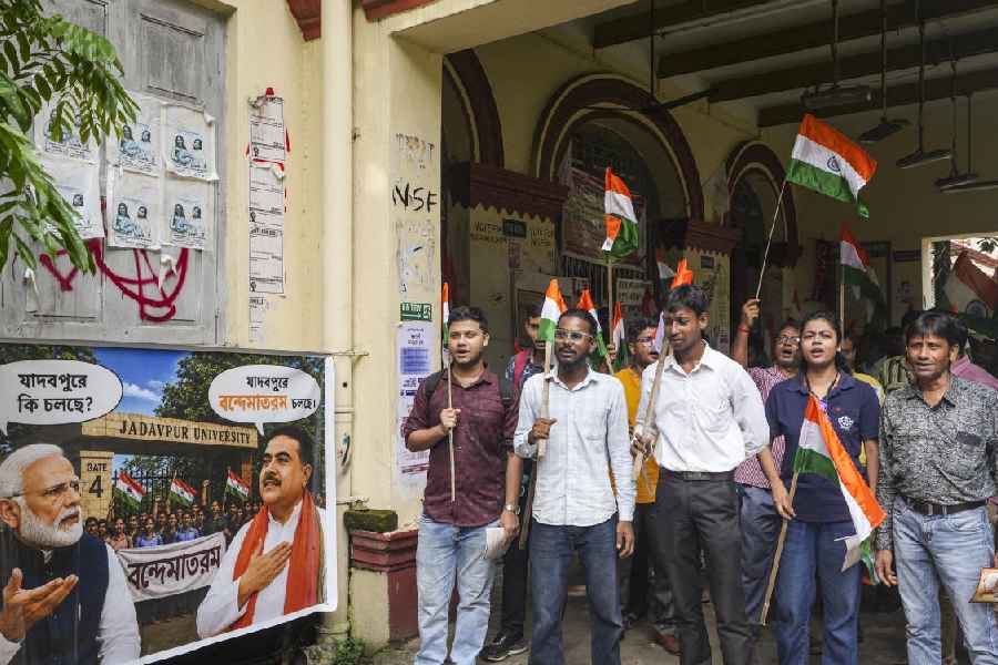 Rival ABVP, SFI Marches Sharpen Nationalism Battle at Jadavpur University