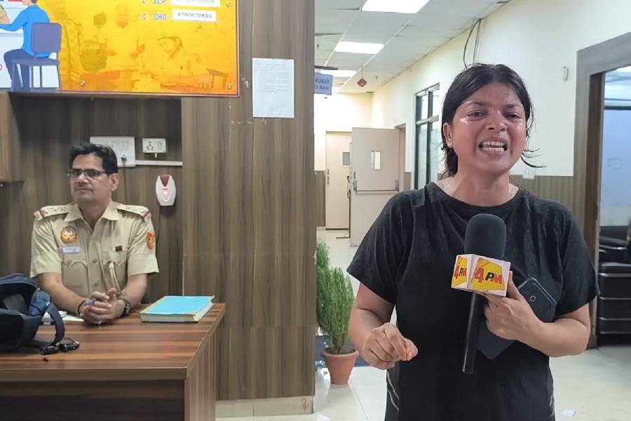 Host of journalists’ associations demand action against Saket Police Station personnel, cops deny allegations, say the women were obstructing a VVIP route