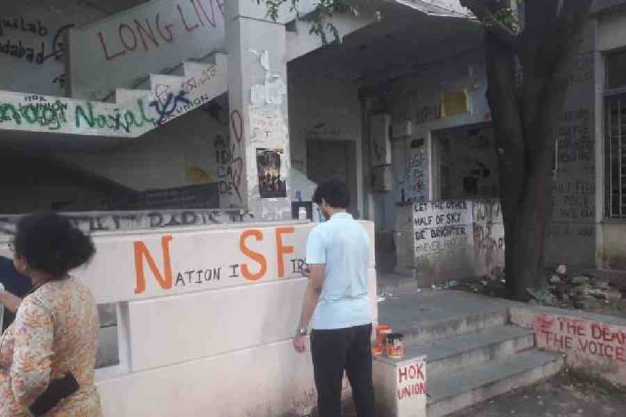 Jadavpur University Graffiti War Gains Right-Wing Challenger
