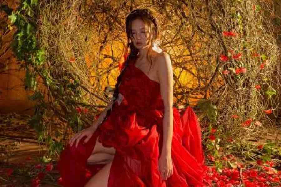 Jennie’s Fallen Angel Explores Innocence, Love, and Vulnerability