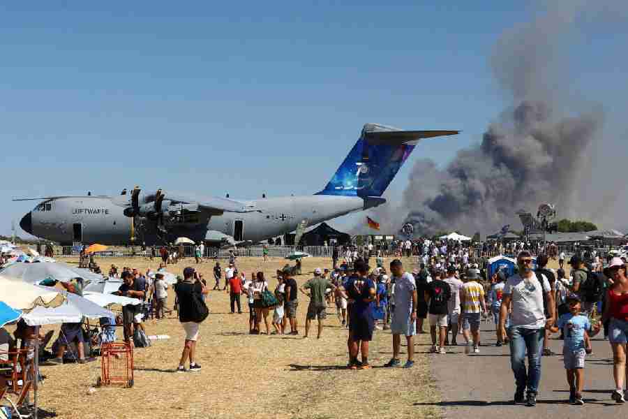 Greek F-4 Phantom Crashes at Air Show, Killing Two Pilots