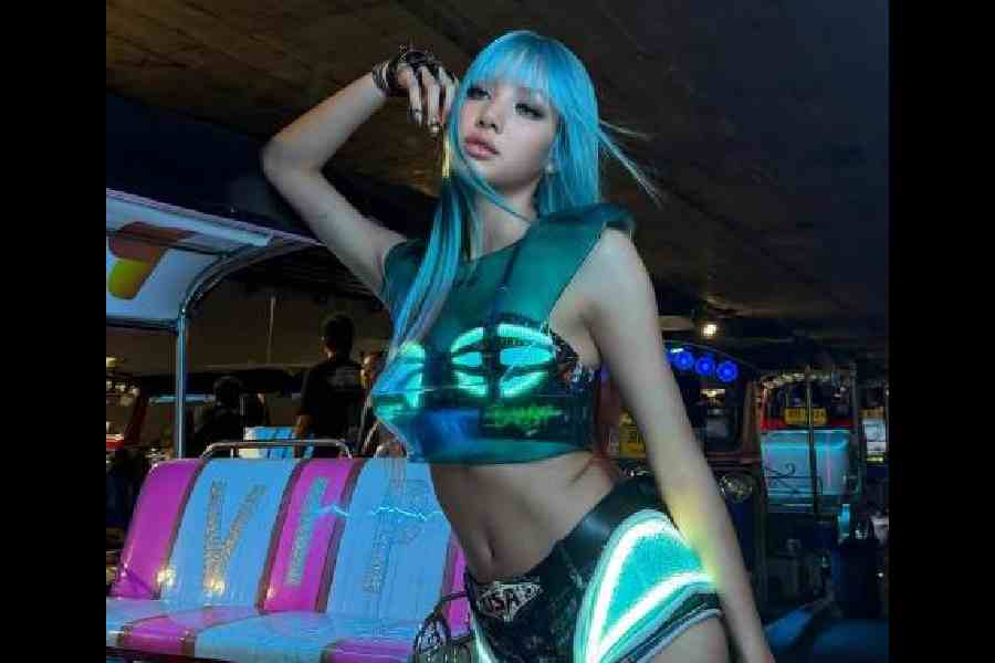Lisa Celebrates Thai Roots and Global Stardom in SaWaDiKa