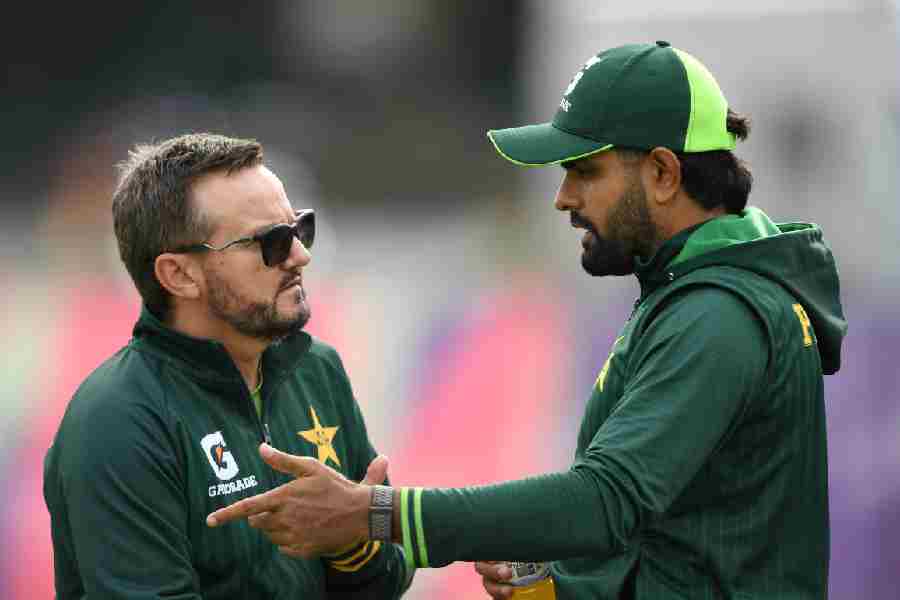 PCB Confiscates Phones and Sacks Coach Amid Pakistan Tour of England Turmoil