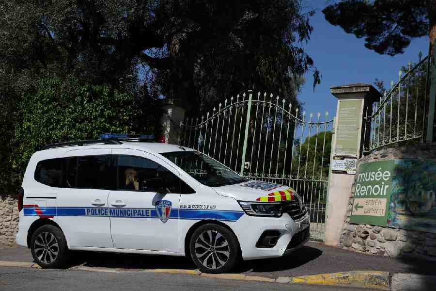 Thieves Raid France’s Renoir Museum, Escape With Two Paintings